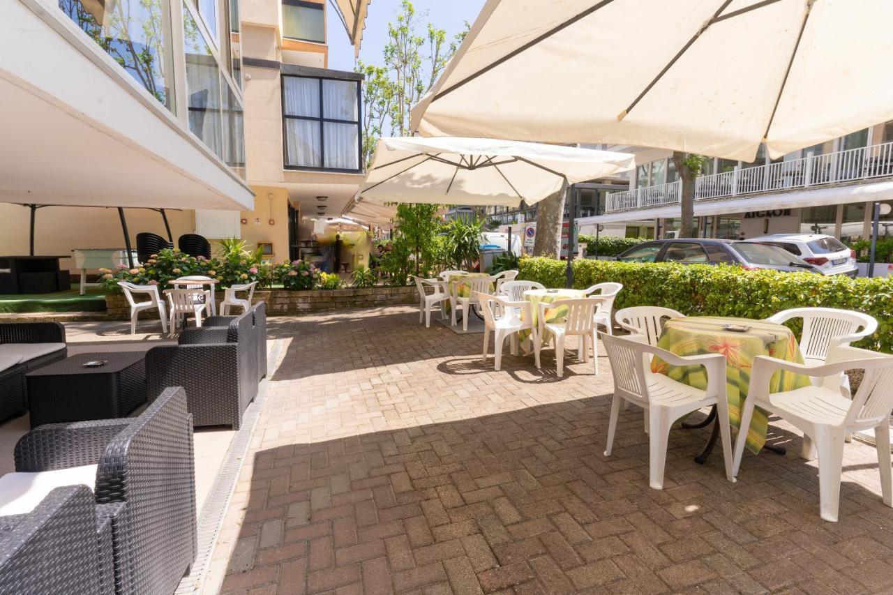 Hotel Villa Isola Rimini Extérieur photo