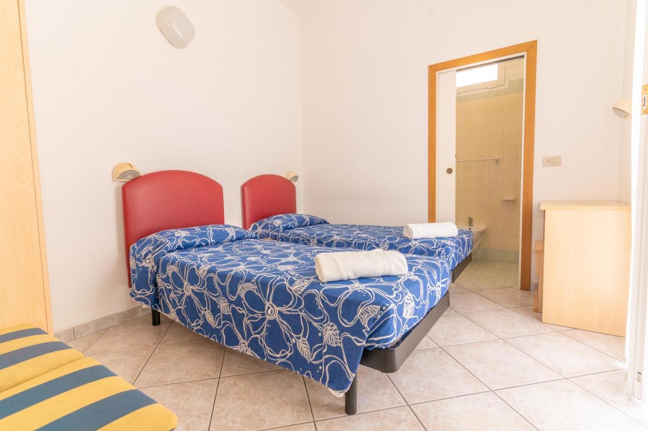 Hotel Villa Isola Rimini Extérieur photo