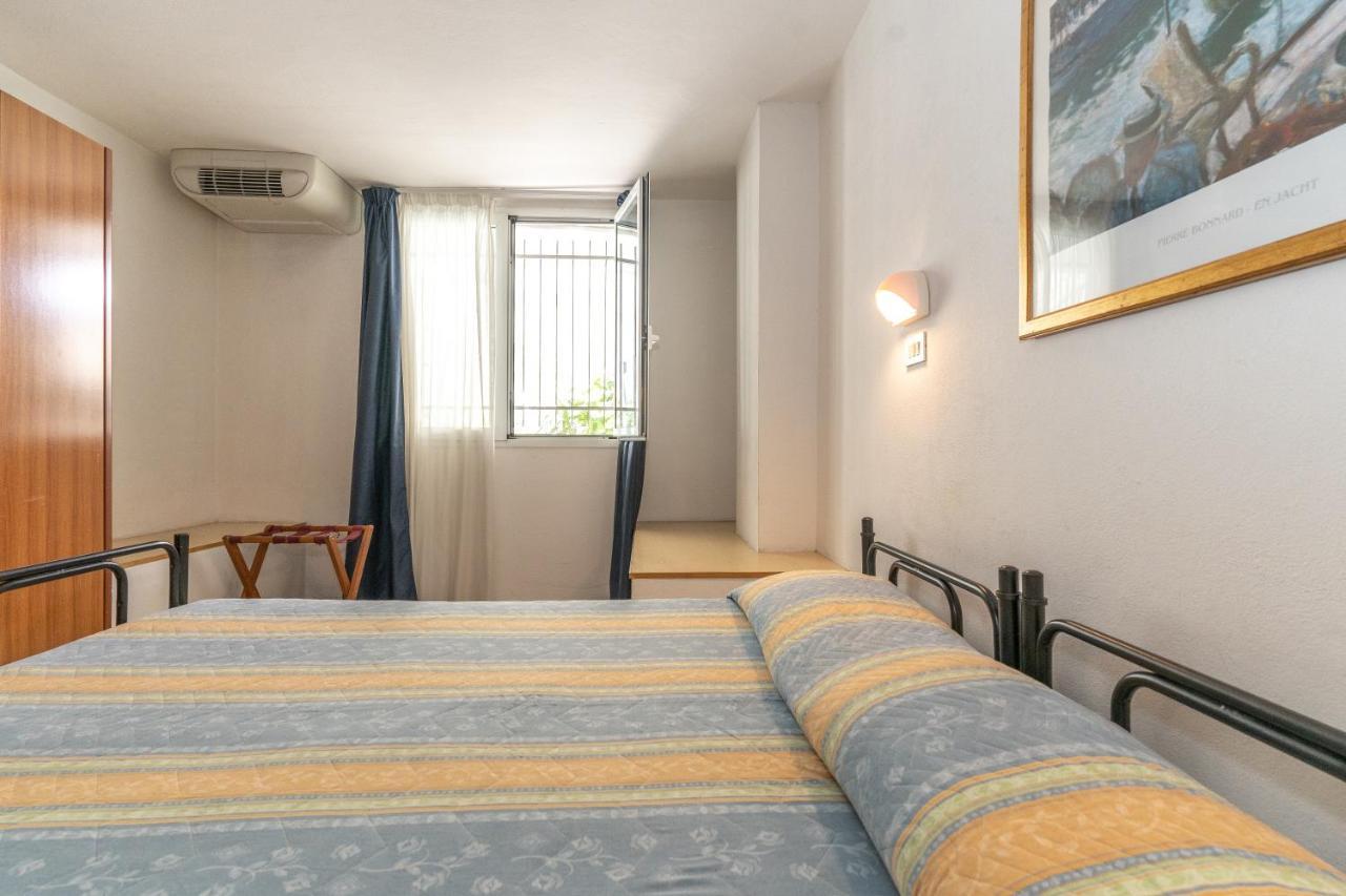 Hotel Villa Isola Rimini Extérieur photo